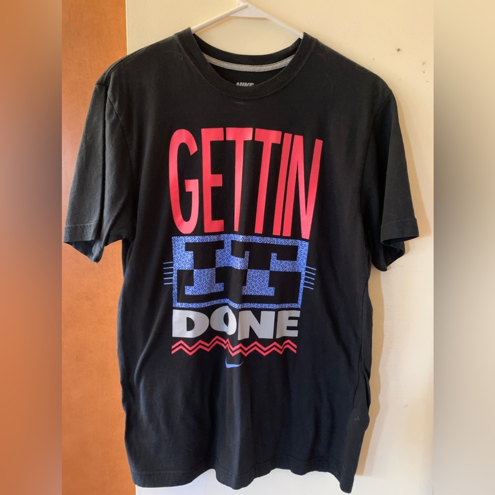 Nike Mens tshirt size medium